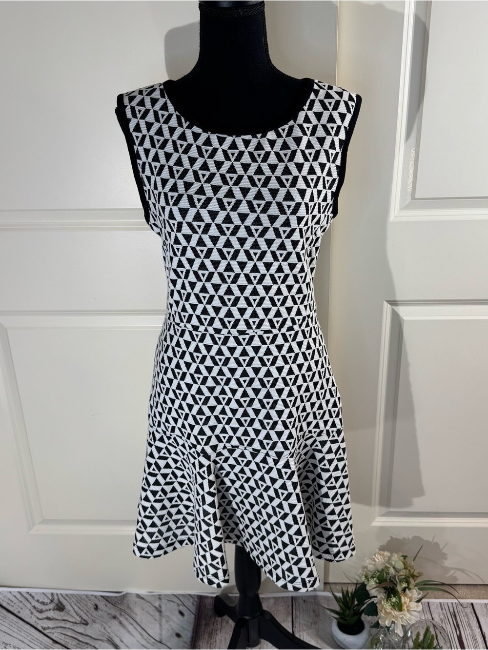 Heather Black & White Geometric Sleeveless Fit-and-Flare Dress Small
